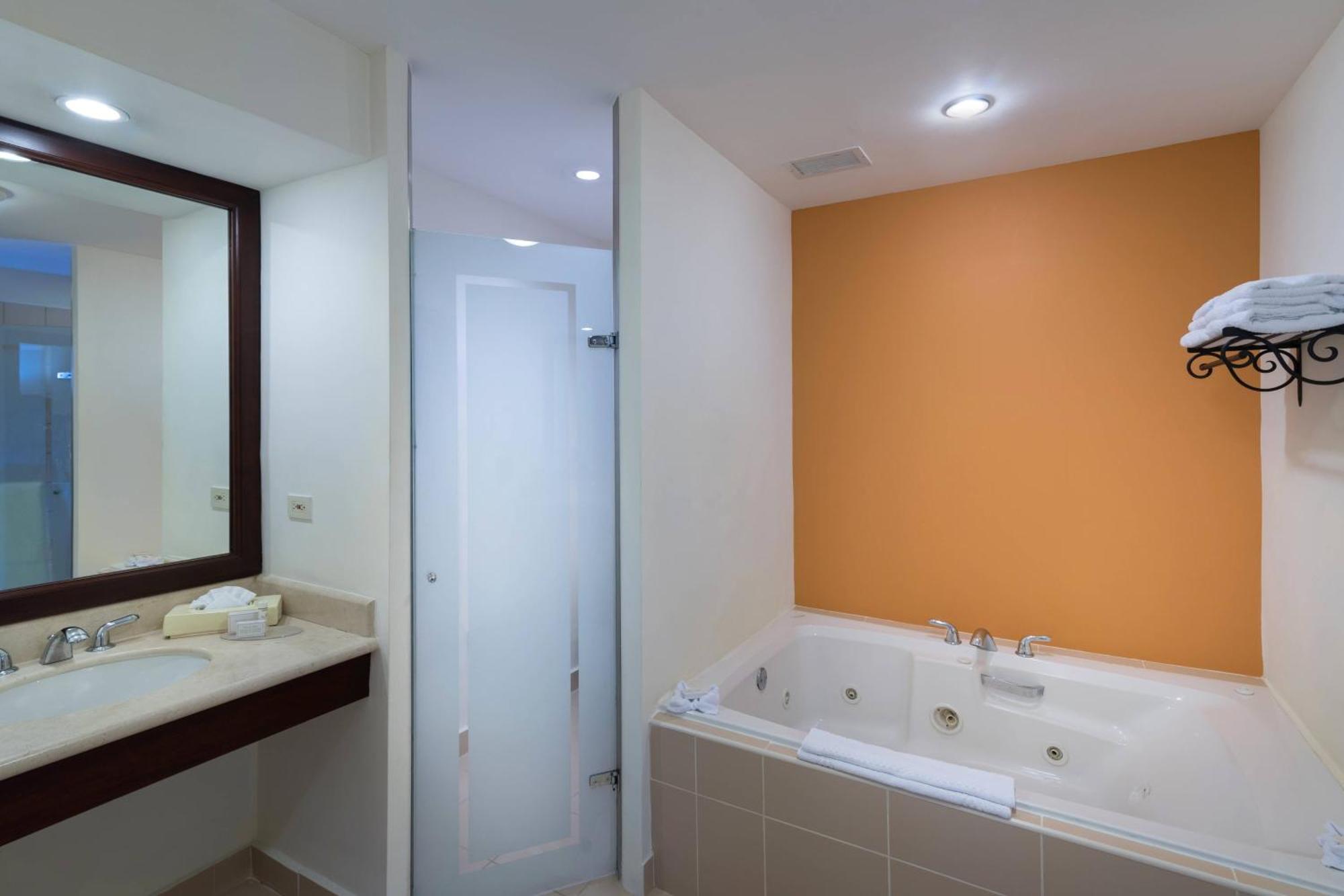 Hotel Courtyard By Marriott Santo Domingo Zewnętrze zdjęcie